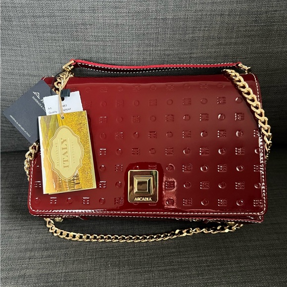 NWT ARCADIA PATENT LEATHER CROSSBODY SHOULDER BAG PURSE - Picture 2 of 11